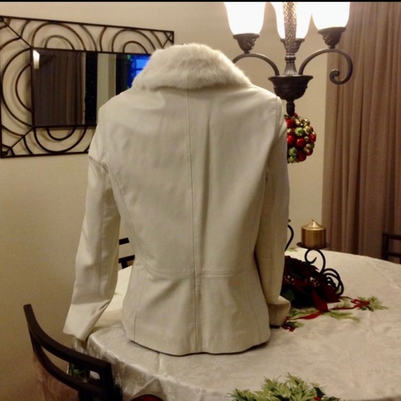 Leather Fur Collar Coat🎉3X HP🎉 - Picture 2 of 5